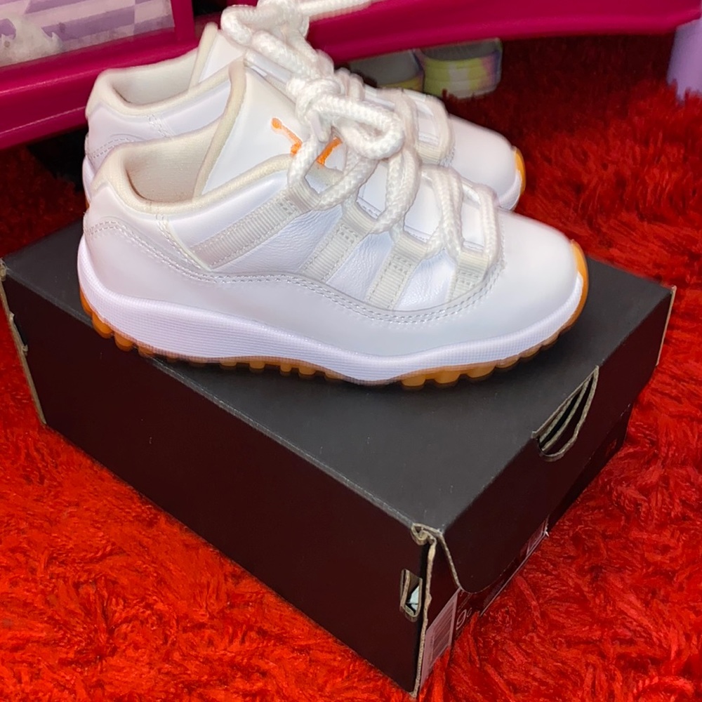 Jordan 11 Retro Low